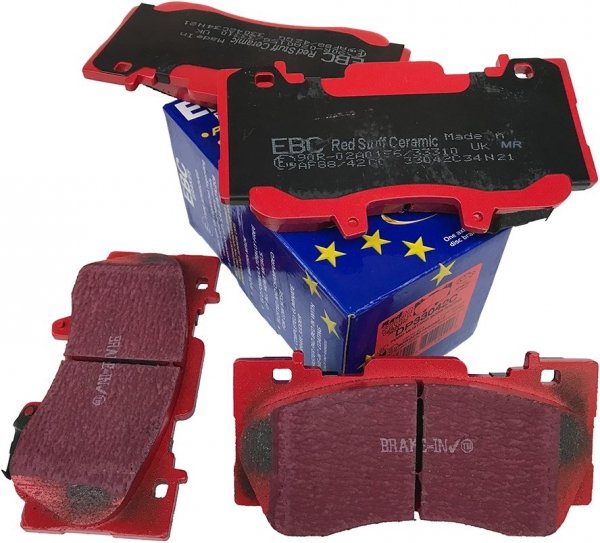 Przednie klocki RedStuff + NACINANE tarcze hamulcowe 352mm EBC seria USR Ford Mustang 2015-