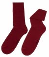 Garniturowe skarpety DIWARI Classic w kolorze bordo – klasyczna długość, komfortowa gumka i odporność na zużycie. Produkt premium od grupy Conte.
