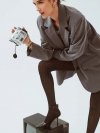 Perfekcja Detali – Rajstopy Gabriella Reyna 60 Den Zaprojektowane z myślą o kobietach, które kochają nowoczesne wzory i wygodę. Dzięki technologii 3D rajstopy świetnie dopasowują się do ciała, a bawełniany klin zapewnia komfort noszenia przez cały dzień.