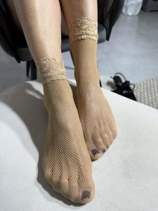 Damskie skarpetki kabaretki MAGNETIS z koronką i małym oczkiem