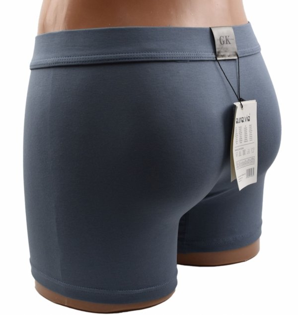 Męskie bokserki w nowoczesnym kolorze granatu stalowego zapewniają wygodę dzięki miękkiej, naturalnej tkaninie. Komfortowy pas i elastyczne dopasowanie sprawiają, że świetnie sprawdzą się na co dzień.