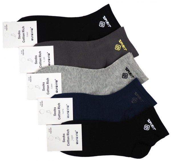 Zestaw 5 par młodzieżowych skarpet, które łączą komfort z nowoczesnym, sportowym stylem. Skarpetki wykonane są z wysokiej jakości bawełny, co zapewnia idealną przewiewność oraz wygodę w codziennym noszeniu.