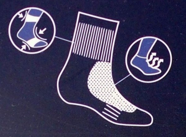 Bawełniane skarpety męskie AURAVIA THERMO otulają stopy ciepłem i miękkością. Subtelny znaczek dodaje elegancji.