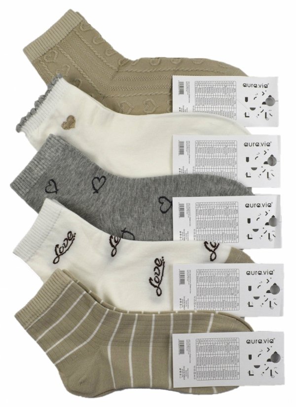 Skarpetki damskie z serduszkami Aura.Via. 5 par bawełnianych skarpetek, które są jednocześnie wygodne i pełne uroku.