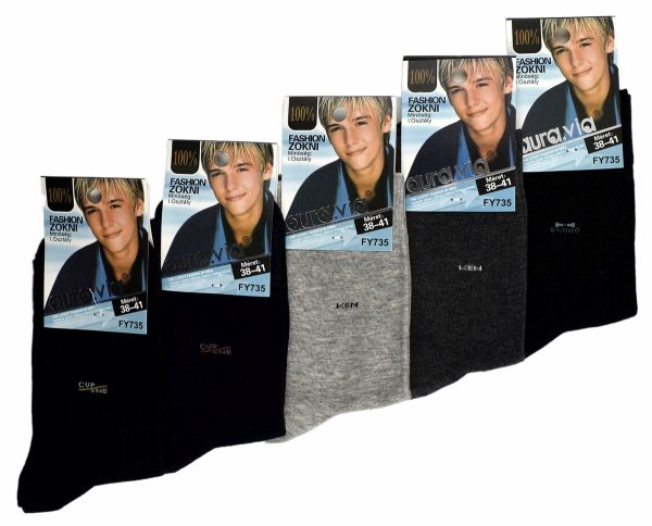 Zestaw pięciu par skarpet to niezbędny element garderoby każdego nastolatka. Stonowane barwy, minimalistyczne hafty i wygodne płaskie szwy tworzą funkcjonalny model na co dzień.