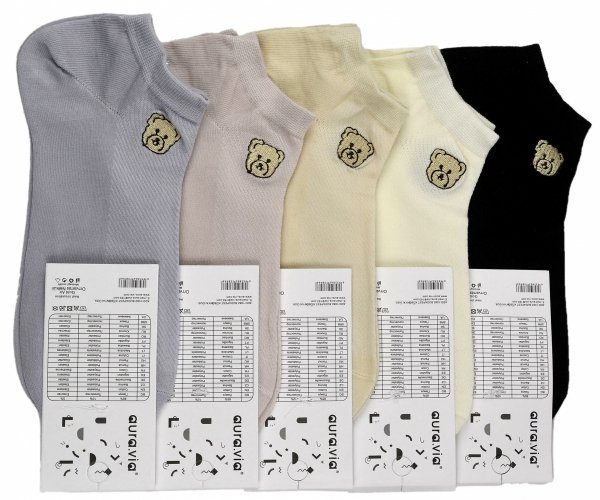 Bawełniane stopki damskie w pastelowych barwach z haftem misia. Wysokiej jakości materiał, który zapewnia komfort i przewiewność. Elastyczny ściągacz gwarantuje idealne dopasowanie do stopy.