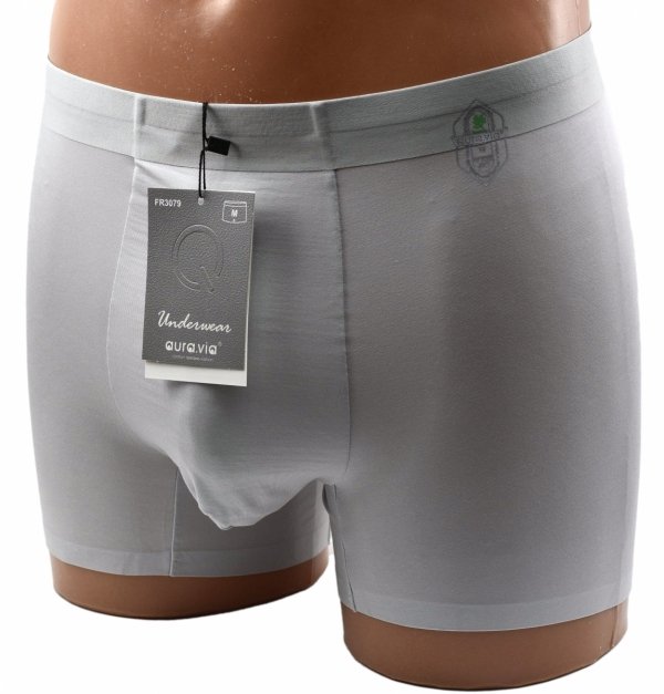 Bokserki z włókna bambusowego Aura.Via gwarantują suchość, miękkość i świeżość. Perłowy kolor dodaje im elegancji.