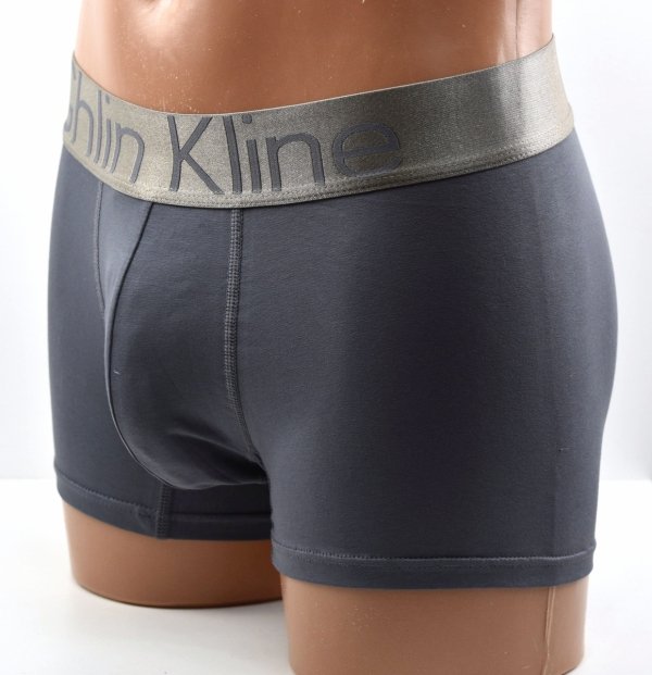 Model Ghlin Kline w kolorze szarym to doskonały wybór dla panów, którzy stawiają na subtelny design i wygodę noszenia.