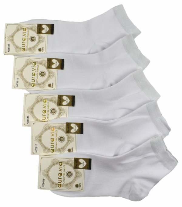 Białe skarpety 3/4 Aura.Via w zestawie 5 par to ponadczasowa klasyka. Miękka bawełna i elastyczne dopasowanie zapewniają wygodę przez cały dzień, a neutralny kolor pasuje do każdej stylizacji.