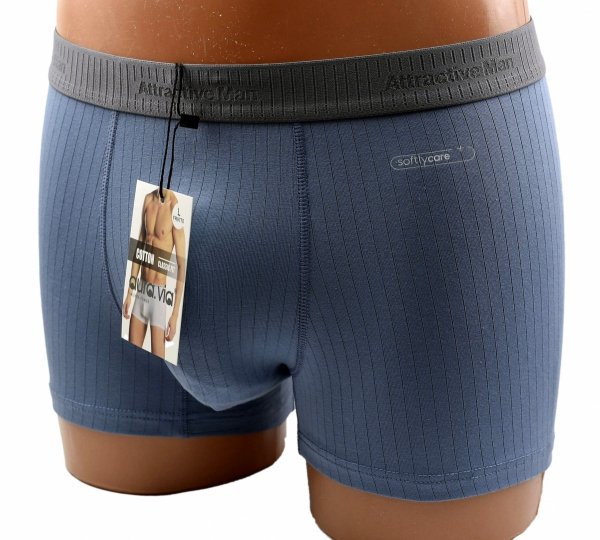 Bokserki Auravia w odcieniu ciemno-niebieskim sprawdzają się na co dzień i w podróży. Oddychająca dzianina odprowadza wilgoć, a elastyczny pas z tłoczeniem nie roluje się i utrzymuje bieliznę na właściwym miejscu.