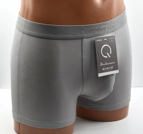 Jasnoszare bokserki bambusowe Comfort Pro to doskonałe połączenie funkcjonalności i estetyki. Bambus zapewnia świeżość, a prążkowanie – elastyczność.