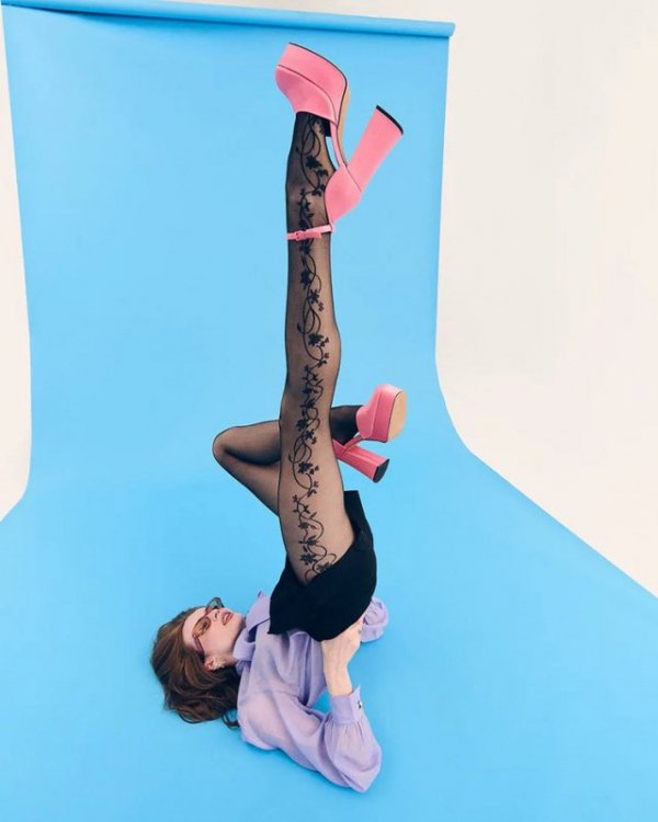 Gabriella Flora 20 Den – czarne rajstopy damskie z kwiatowym lampasem