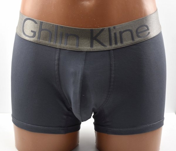 Szlachetny odcień szarości i ozdobna gumka sprawiają, że model wygląda niezwykle stylowo.