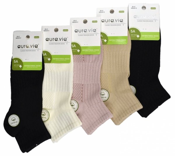 Skarpetki damskie Aura.Via to połączenie higieny i wygody. Antybakteryjna bawełna, płaskie szwy i ściągacz na śródstopiu gwarantują idealne dopasowanie i komfort.