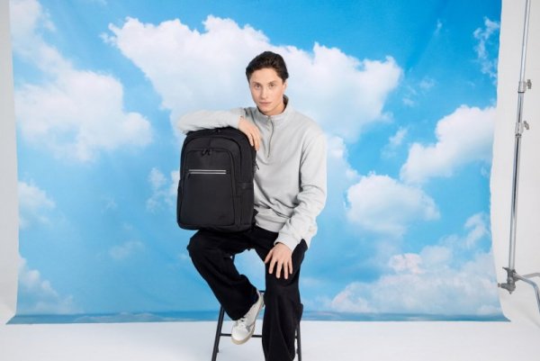 RIVACASE PLECAK NA LAPTOP 17,3&quot; ALPENDORF ECO, SZARY, MATERIAŁ WODOODPORNY, EKO RPET, KIESZENIE NA SMARTFON, DOKUM., AKCES.