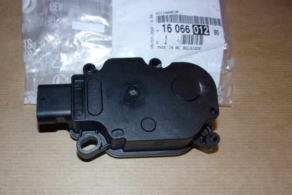 MOTEUR DE VOLET (STORE) DE RADIATEUR Citroën C4 PREMIÈRE GÉNÉRATION PEUGEOT 308 DEUXIÈME GÉNÉRATION, 5008 DEUXIÈME GÉNÉRATION ,  1606601280