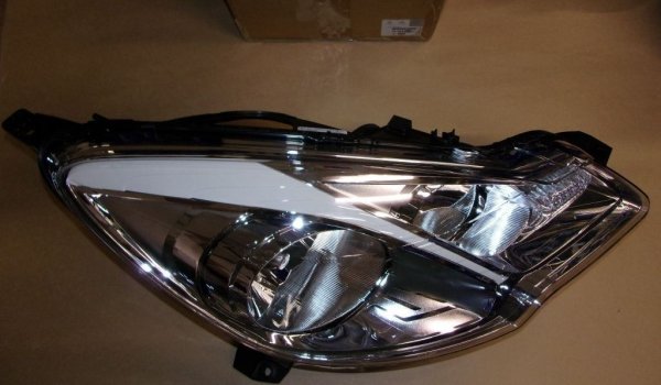 REFLECTEUR CITROEN C3 II DROIT SANS BANDE NOIRE ,  1606930280