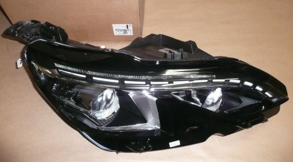 $ Projecteur Peugeot 5008 II droit ,  1674018080