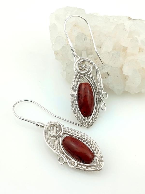 Jaspis czerwony - kolczyki ze srebra próby Ag999, wymiary 4x1.4 cm, waga 4.7 grama, rękodzieło