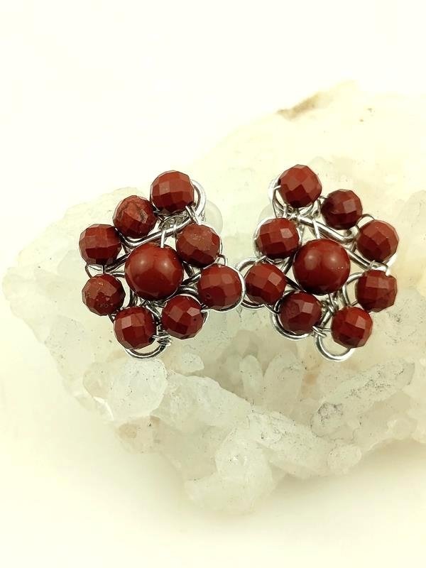 Kolczyki ze srebra z jaspisem czerwonym – kamieniem wytrzymałości i siły fizycznej