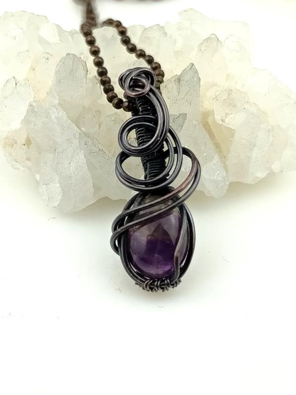 Ametyst - wisiorek miedziany dla artystki