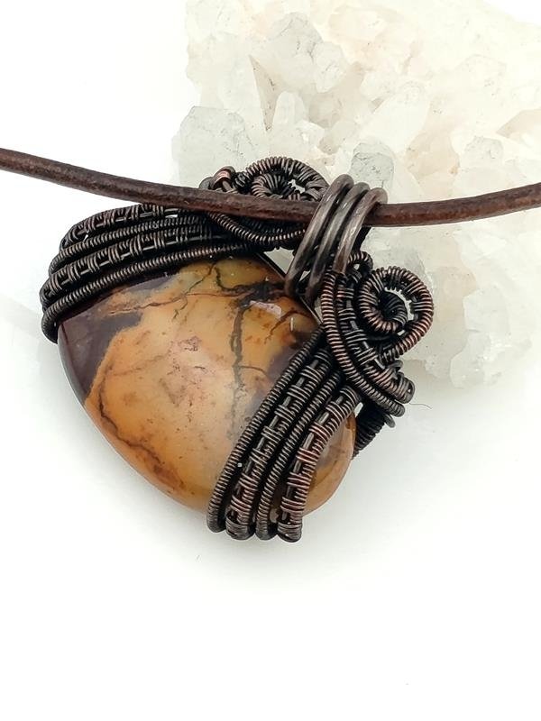 Jaspis mookait - wisiorek miedziany dla numerologicznej 4, 6 i 8