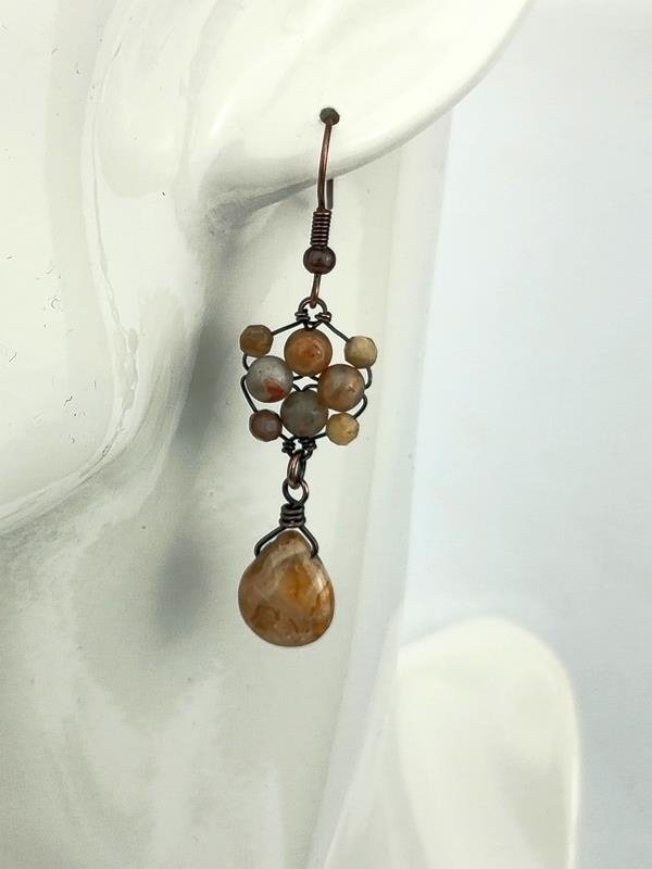 Kolczyki miedziane z agatem koronkowym dla chińskiego znaku Małpy