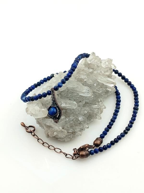 Prezent z okazji 9 rocznicy ślubu – naszyjnik z naturalnym lapis lazuli