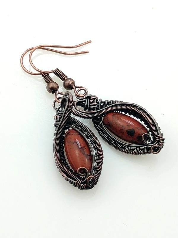 Kolczyki miedziane z jaspisem czerwonym dla policjantki, kelnerki