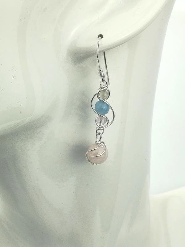 Kolczyki ze srebra z morganitem dla dramaturga, filozofa