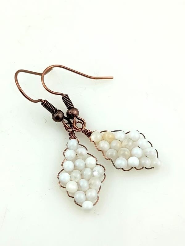 Masa perłowa - kolczyki miedziane, wymiary 4.1x1.2 cm, waga 1.5 grama, rękodzieło