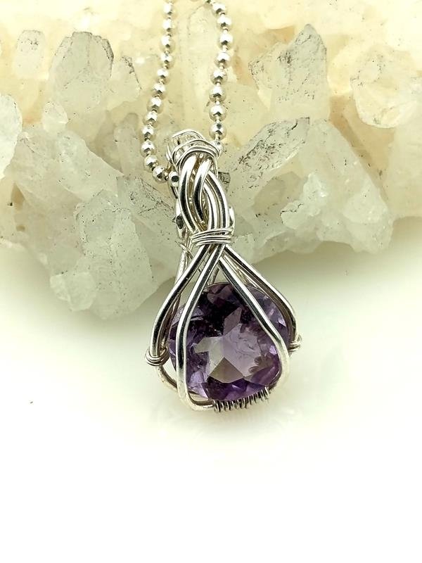 Wisiorek ze srebra Ag999 ze szlifowanym ametystem – prezent z okazji 6 rocznicy ślubu