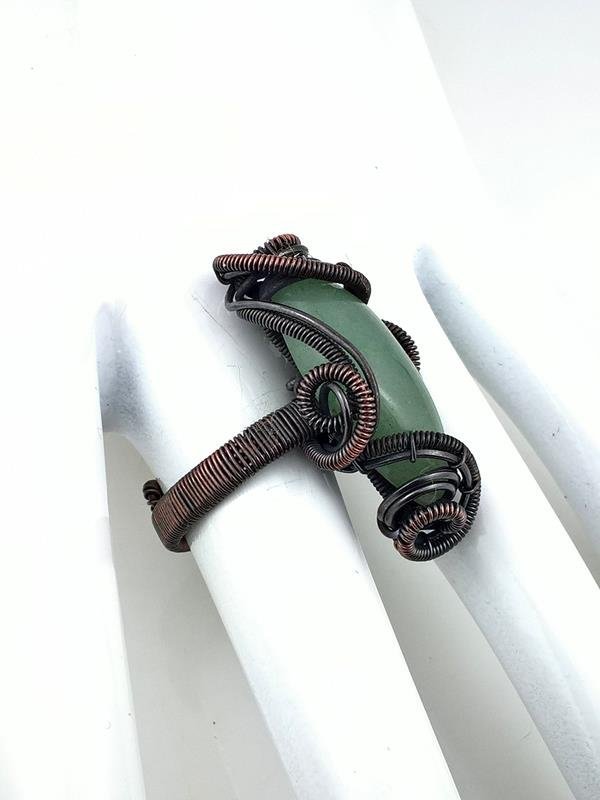 Pierścionek z drutu miedzianego z zielonym awenturynem