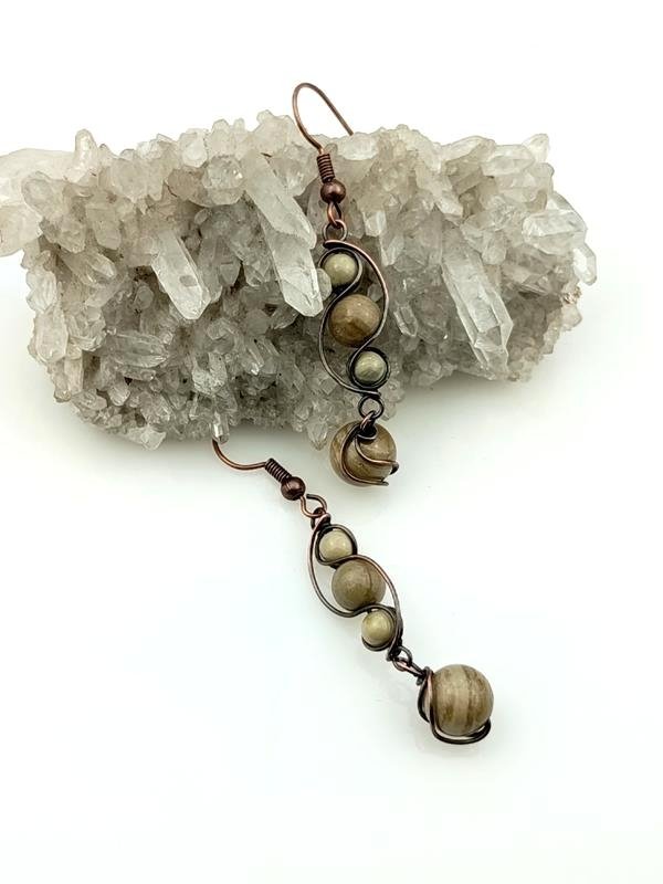 Kolczyki miedziane z jaspisem srebrzystym dla znaku Lwa, Wagi, Panny i Skorpiona