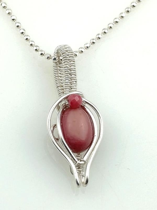 Wisiorek ze srebra Ag999 z rodonitem znaku Byka, Barana, Lwa, Koziorożca i Wagi