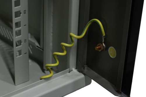 Szafa wisząca niedzielona 19&quot; 22U, drzwi blacha/ szkło, 600×450×1083mm szer./gł./wys. (w zestawie: półka stała oraz komplet