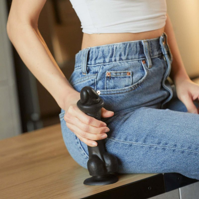 Penis dildo na przyssawce ruchoma skóra 13 cm
