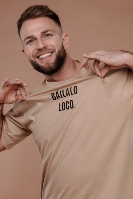 T-shirt oversize &quot;BAILALO LOCO&quot; beż