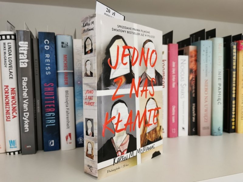 Jedno z nas kłamie - Karen McManus