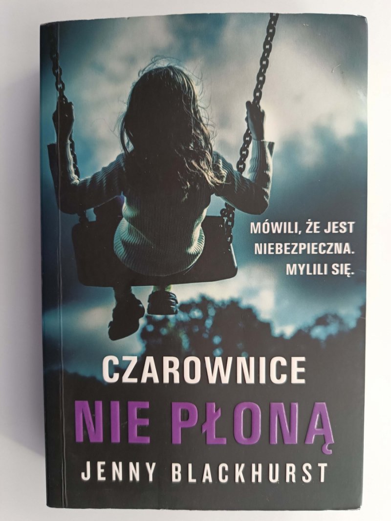 CZAROWNICE NIE PŁONĄ - Jenny Blackhurst