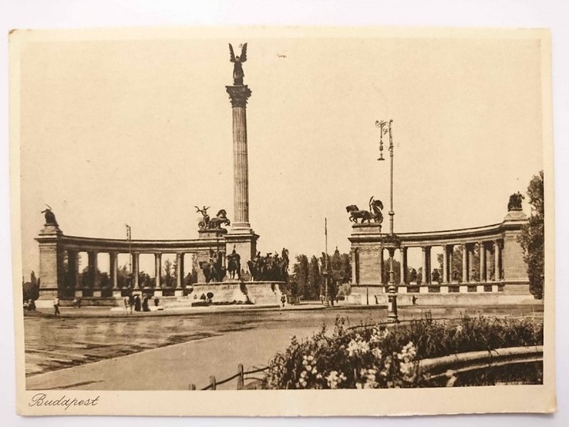 BUDAPEST. MONUMENT MILENAIRE AVEC LE TOMB DE SOLDAT INCONNU