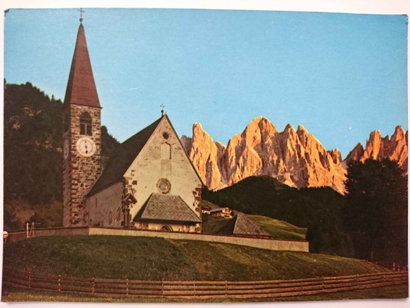 MAGDALENA IM VILLNOSSER TAL GEGEN GEISLERSPITZEN