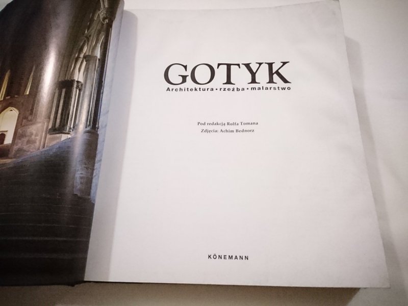 GOTYK. ARCHITEKTURA RZEŹBA MALARSTWO 2004