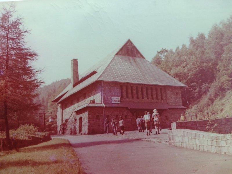 BESKID ŚLĄSKI. DOLNA STACJA KOLEJKI LINOWEJ PKL