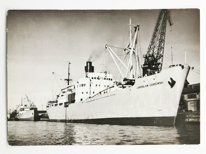 POCZTÓWKA. STATEK W PORCIE – JAROSŁAW DĄBROWSKI  Fot. Janusz Uklejewski 