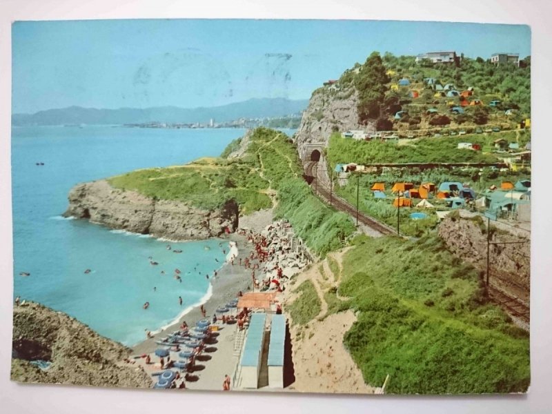 ALBISSOLA CAPO. CAMPING E SPIAGGIA