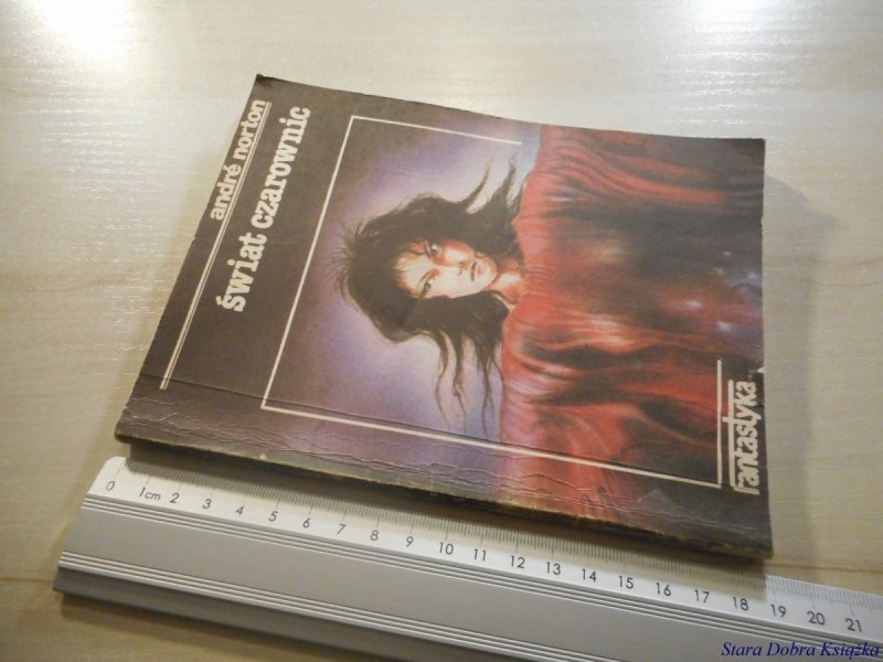 ŚWIAT CZAROWNIC - Andre Norton