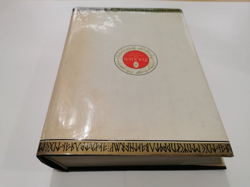 WŁADCA PIERŚCIENI - J. R. R. Tolkien