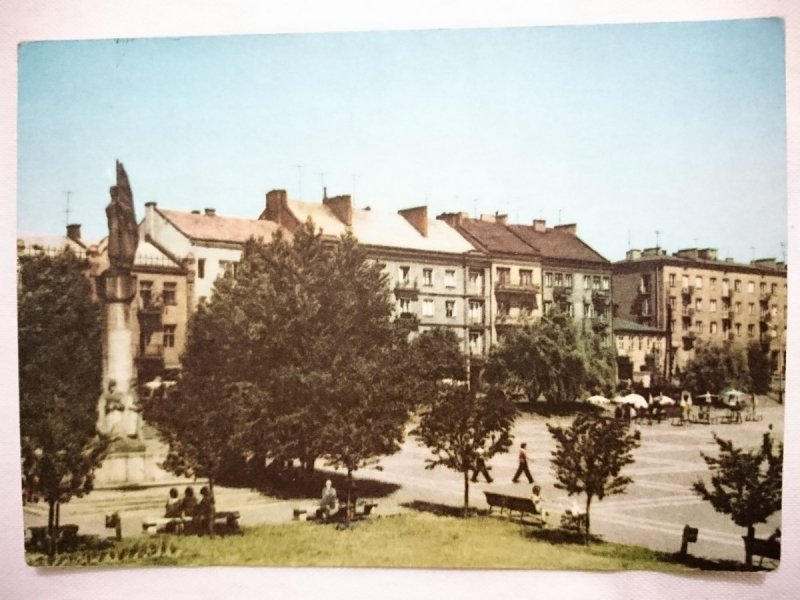 OSTROWIEC ŚWIĘTOKRZYSKI. RYNEK FOT. T. SUMIŃSKI