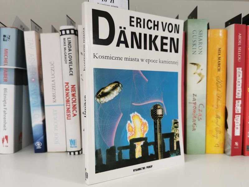 Kosmiczne miasta w epoce kamiennej - E.V. Daniken